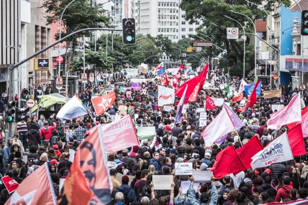 Manifestações passaram a ser anti-democráticas?